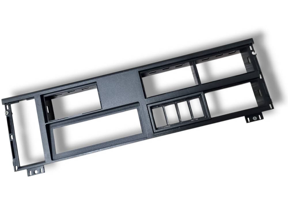 REJILLA PLASTICA CENTRAL SUPERIOR TABLERO IVECO STRALIS / TRAKKER